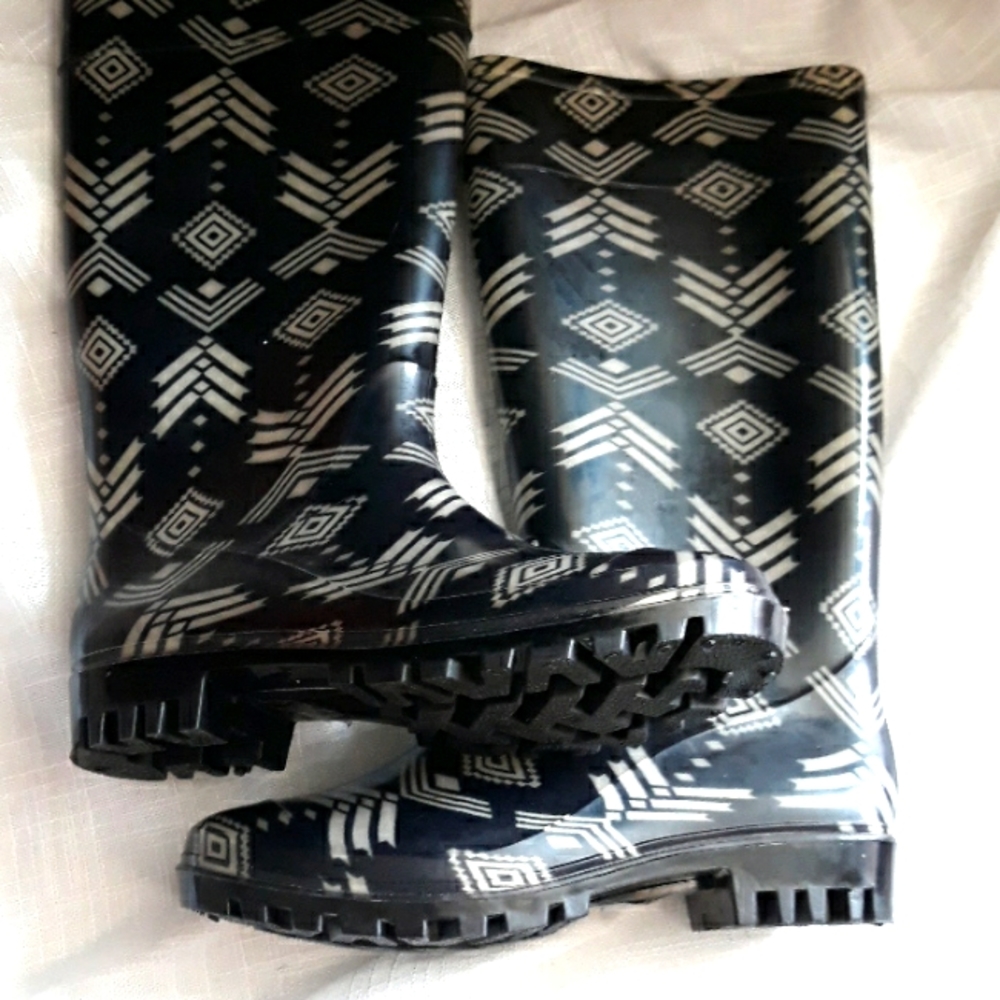 Charlotte Russe black and gray rain boots. Size 9